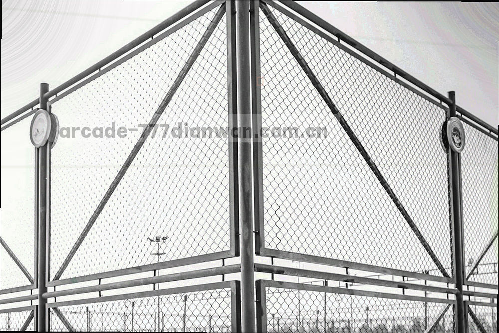 纵向阶段刻度与逐年叠加的墨色块示意图，只保留增长形态，无具体年份文字